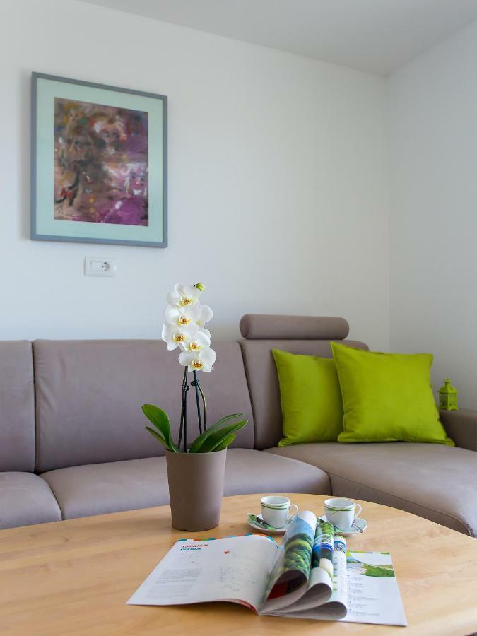 Apartment Maestral Porec Exterior photo