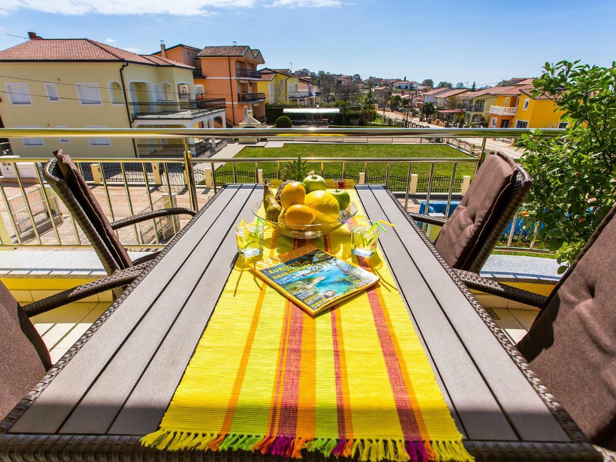 Apartment Maestral Porec Exterior photo